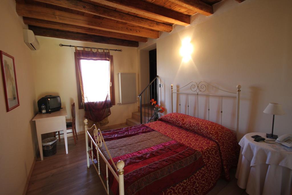 Agriturismo Borgo Tecla Rosà Værelse billede